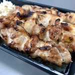 吾助 - 焼き鳥弁当…500円（※全て鶏もも串のタレ味に変更した、特注バージョン）