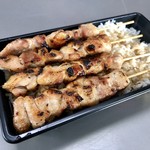 吾助 - 焼き鳥弁当…500円（※全て鶏もも串のタレ味に変更した、特注バージョン）