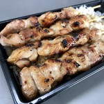 吾助 - 焼き鳥弁当…500円（※全て鶏もも串のタレ味に変更した、特注バージョン）