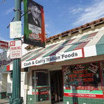 Filippi's Pizza Grotto - 店舗外観。