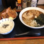 拉麺 ゆうき - 醤油ラーメン 鶏の唐揚げセット 半ライス(サービス) ¥930