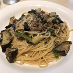 オッティモ・シーフード・ガーデン - 牛挽き肉、ほうれん草、揚げナスのパスタ（サラダ、バケット、ドリンク付き）‥1,050円