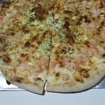 窯右衛門 - エビグラタンピザ。