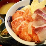 Yellowtail and salmon half & half bowl