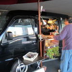 スイート ジョーカーズ カフェ - 黒塗りにパラソルのワゴンの移動式カフェ♪