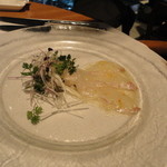 マンゴツリー東京 - 本日の鮮魚マナオとガーリックのソース