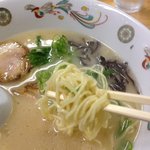 Kyuushuu Ramen Yaoki - 麺アップ