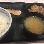 吉野家 曵舟店 - 9月二度目の牛鮭定食