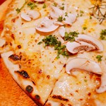 cream mushroom pizza