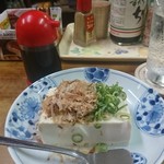 伊勢屋酒店 - 冷奴。
