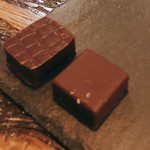 ショコラトリー タカス - 黒胡椒とパッションフルーツ。