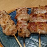 Saketottari - 本日の串焼三本  せせり、もも、新生姜肉巻き453円