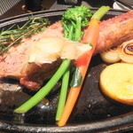 レストラン バカール - スペイン産イベリコ豚の骨つきロースト