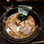 麺屋 優創 - 豚骨醤油ラーメン￥700