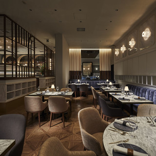 広々としたダイニングでワゴンサービスのイタリアンを。