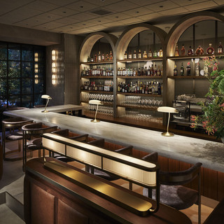 様々な場面で使えるBARを併設。お食事の前後にも。