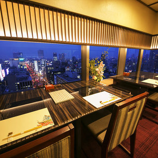 [Night view] Enjoy your meal while looking at the night view along Midosuji Street♪