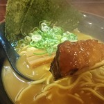 麺家りょうま本堂 - チャーシューはソコソコの厚みが