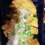 創作厨房ぐろう - おろしみぞれソースのとんかつ。とんかつ本体はそれほどで無くても。ソースが美味しい。