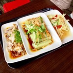 阿美米干 - (左)大薄片、(中央)豌豆粉、(右)涼拌木瓜絲