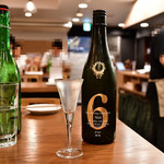 日本酒バル 富士屋 - 新政No.6 Stype(お試し)@390円：サービスで、ほぼグラスの量をいただいた（感謝）