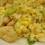 中華菜館 同發 - 若鶏とハムユイの炒飯UP