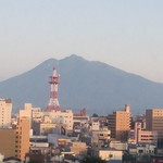 あば - 弘前市内から見える岩木山