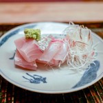 緒方 - ・向付 馬糞雲丹、明石鯛