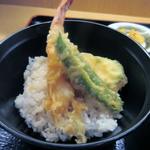 Daifuku Udon - この日の丼はミニ天丼、そばと一緒だったんで丁度良い量のご飯でした。