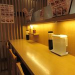 大福うどん - １１時半頃に入店したのでまだお昼のピーク前、中央のカウンター席に余裕があったから此方でランチをいただきました。
      