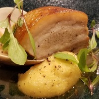 イル ネッビオ - ⑥神石高原ポークと蛤・ちりめんキャベツのヴェルツァーダ(ちりめんキャベツと一緒に白ワインで煮込む調理法)
                      煮込んだポークがプルプルとプリンの様に震える。(((*´∀`)))