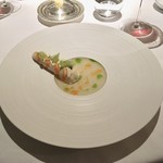 レ セゾン - ラングスティーヌ 葡萄(シャインマスカット)とフヌイユ(フェンネル、フィノッキオ)のアンサンブル (langoustine assaisonnée de raisin et fenouil)