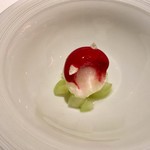 レ セゾン - 口直し（シャインマスカット、フランボワーズのコンフィ、クリーム）