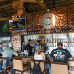 BALLAST POINT BREWING COMPANY - カウンター。最左部がオーダーカウンター。