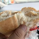 パンと菓子 旭屋 - 外側がパリッと固めで、中がしっとりのコッペパン