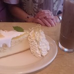 THE CHEESECAKE FACTORY - 
