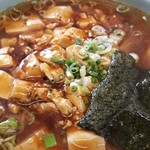 ラーメンタイム - 料理写真:麻婆ラーメン
洗面器並のどでかい器のラーメンに麻婆らしきものがトッピングされている。
麻婆豆腐？？？でもあっさりラーメンは昔懐かしい味♪