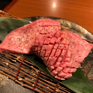 Yakiniku Horumon Sansuien - 極・厚切り生タン元