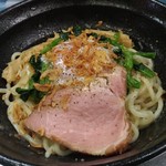 らぁ麺家康 - 料理写真:今月の限定は「チーズ油そば」です！
温泉卵とチーズでカルボナーラ風の仕上がりです！
女性にオススメのメニューなので是非！！