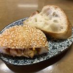 パン工房　さかもと - ピロシキとフライパン（自分でカット）