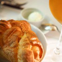 トラットリア グランボッカ - お通しのでっかいパン