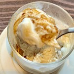 コーヒーとおやつの店 アンドモア - このキャラメルとエスプレッソと藻塩の組み合わせが面白いっ！！