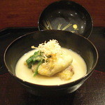 徳うち山 - 白味噌仕立の椀。