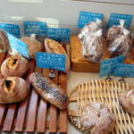 ク・セ・ボン - ハード系のパンも各種揃っています。