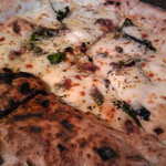 マザーズ - 平日ランチ・ビアンカロマーナ(モッツァレラ、アンチョビ、バジル、オリーブオイル)￥１２００