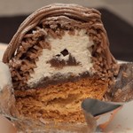 パティスリー カーヴァンソン - モンブランの断面。中央の柔らかいマロンペーストが絶品。