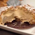 パティスリー カーヴァンソン - 中身はカスタードクリームでいっぱいです