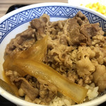 吉野家 - お手本のような牛丼とタマネギ