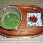 旅館阿久根 - 夕食後は茶室でお抹茶を点てて頂きました。