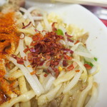 ラーメン二郎 - 粗挽き唐辛子投下～♪